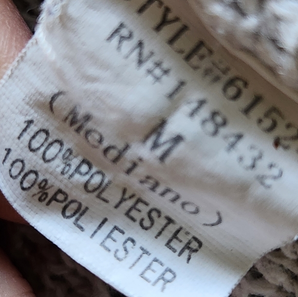 Sweater with hood and pockets - Picture 3 of 5